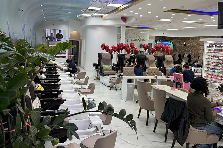 Luxury Nail & Spa